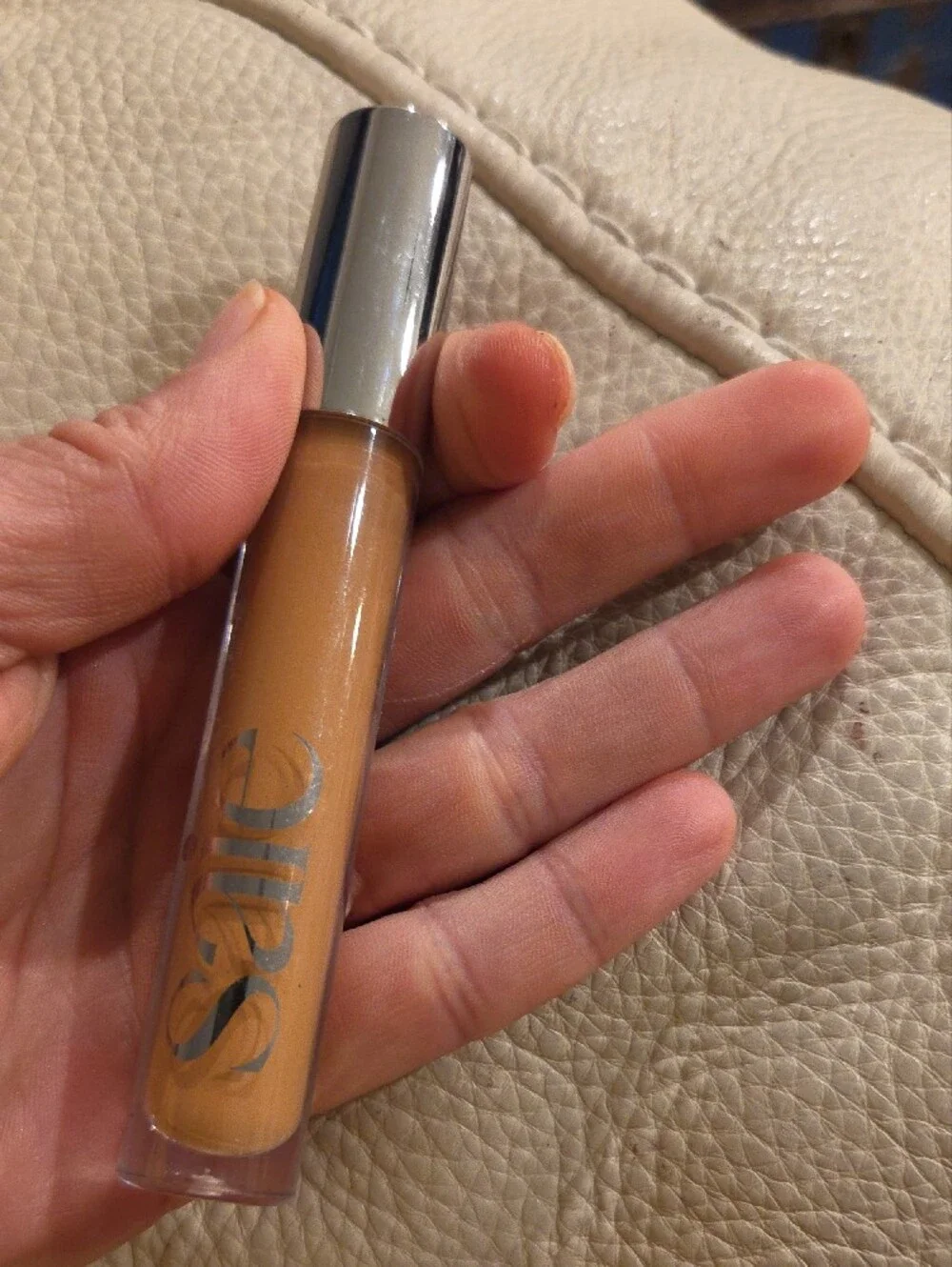 Saie Concealer - New-Warm Tan HBsix